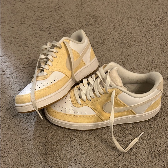 Nike White & Light Yellow Athletic Shoes – Women’s 7 - Picture 2 of 5